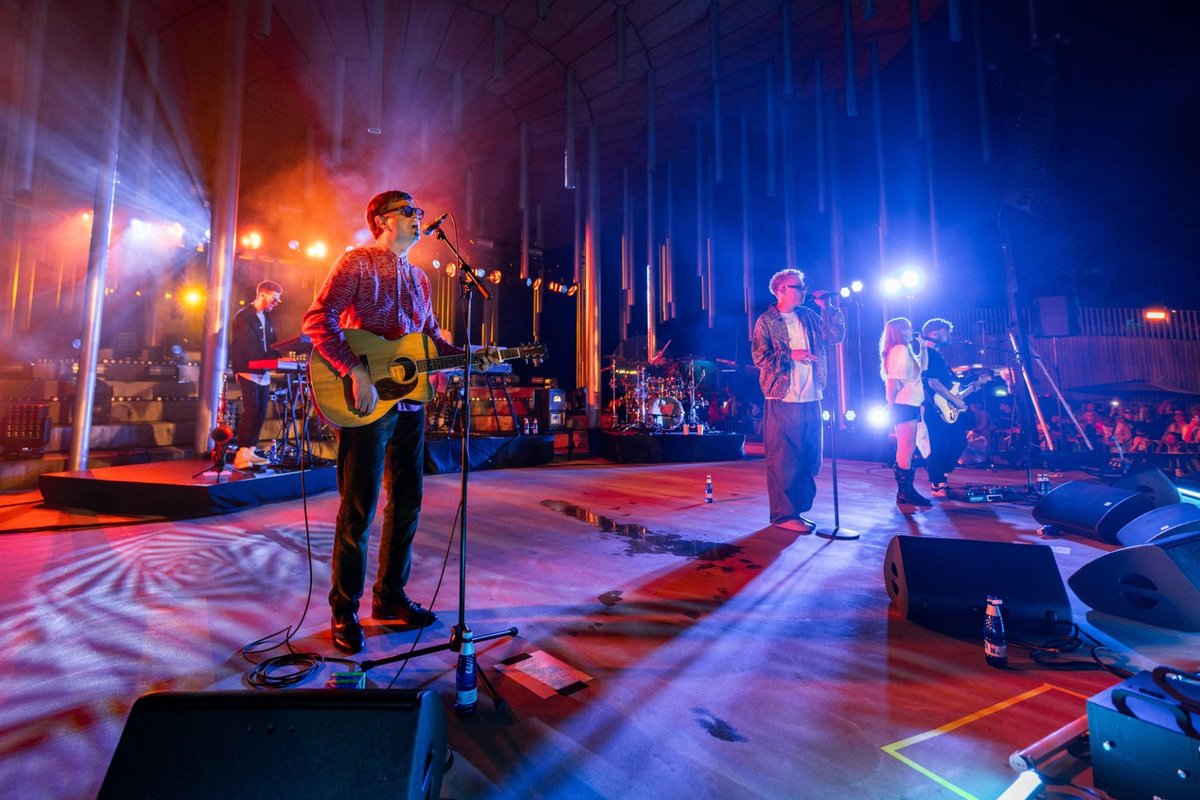 Raadio Elmar kuulajad valisid välja aasta parimad lood. Esikohale jõudsid Vaiko Eplik ja nublu