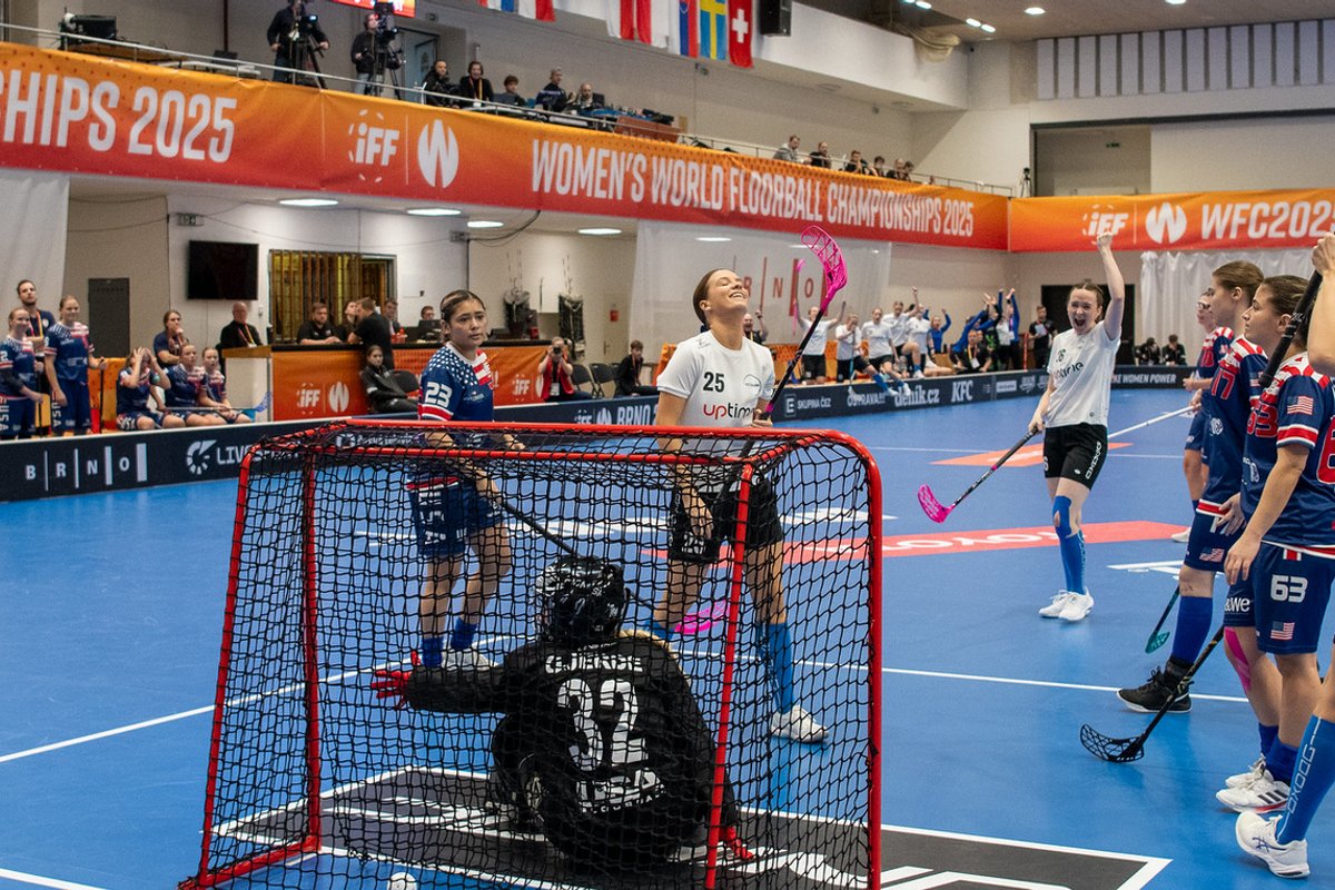 Eesti saalihokinaiskond purustas MMil USA koguni 10:0 ja pääses edasi