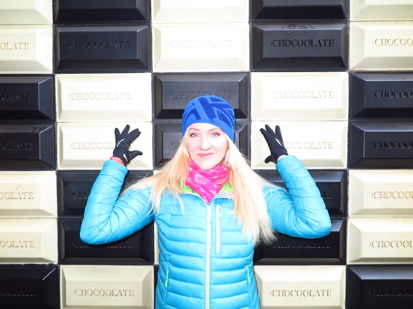 Šokolaadina kujundatud seinad jäävad paraku ainsaks positiivseks üllatuseks magusa vallast.