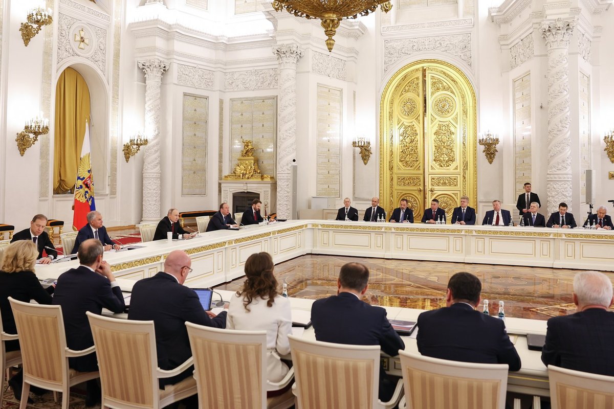 Kommersant: Putin nõuab endiselt kogu Donbassi ja arutab Zaporižžja tuumajaama haldamist koos ameeriklastega