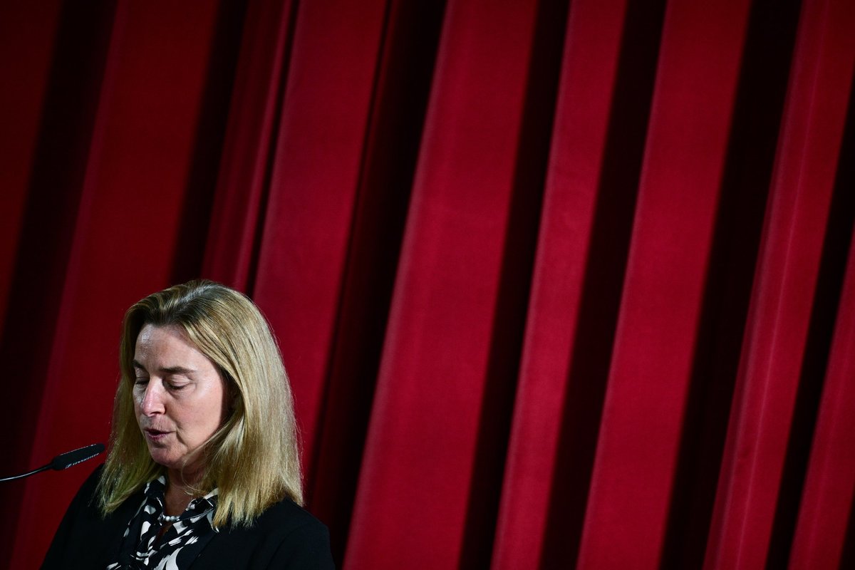 Uurimise all olev Federica Mogherini taandus kahe õppeasutuse juhtimisest