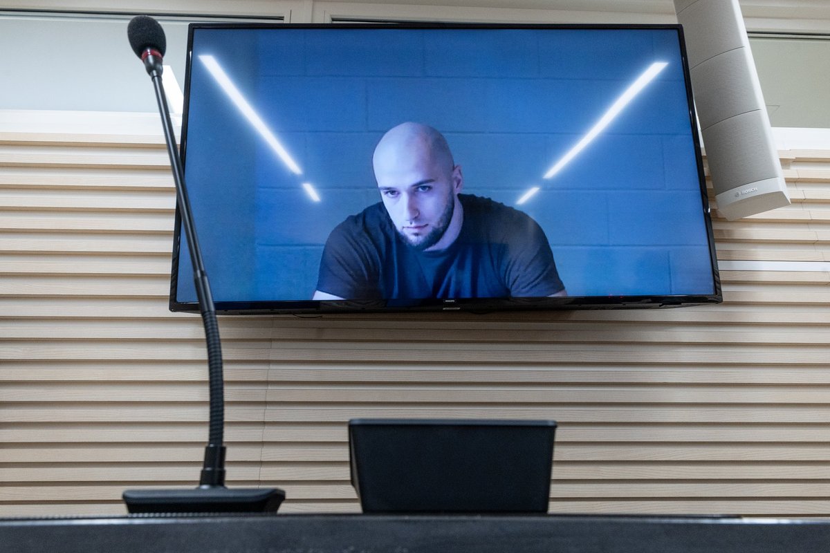 Isa Khalilovi Eestist väljasaatmine on küsimärgi all. Mees ise toimetab kuulekalt vabaduses