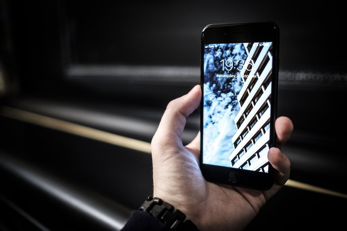 Noormees tahtis müüa nutitelefoni, kuid ostja lasi talle näkku pipragaasi ja varastas seadme