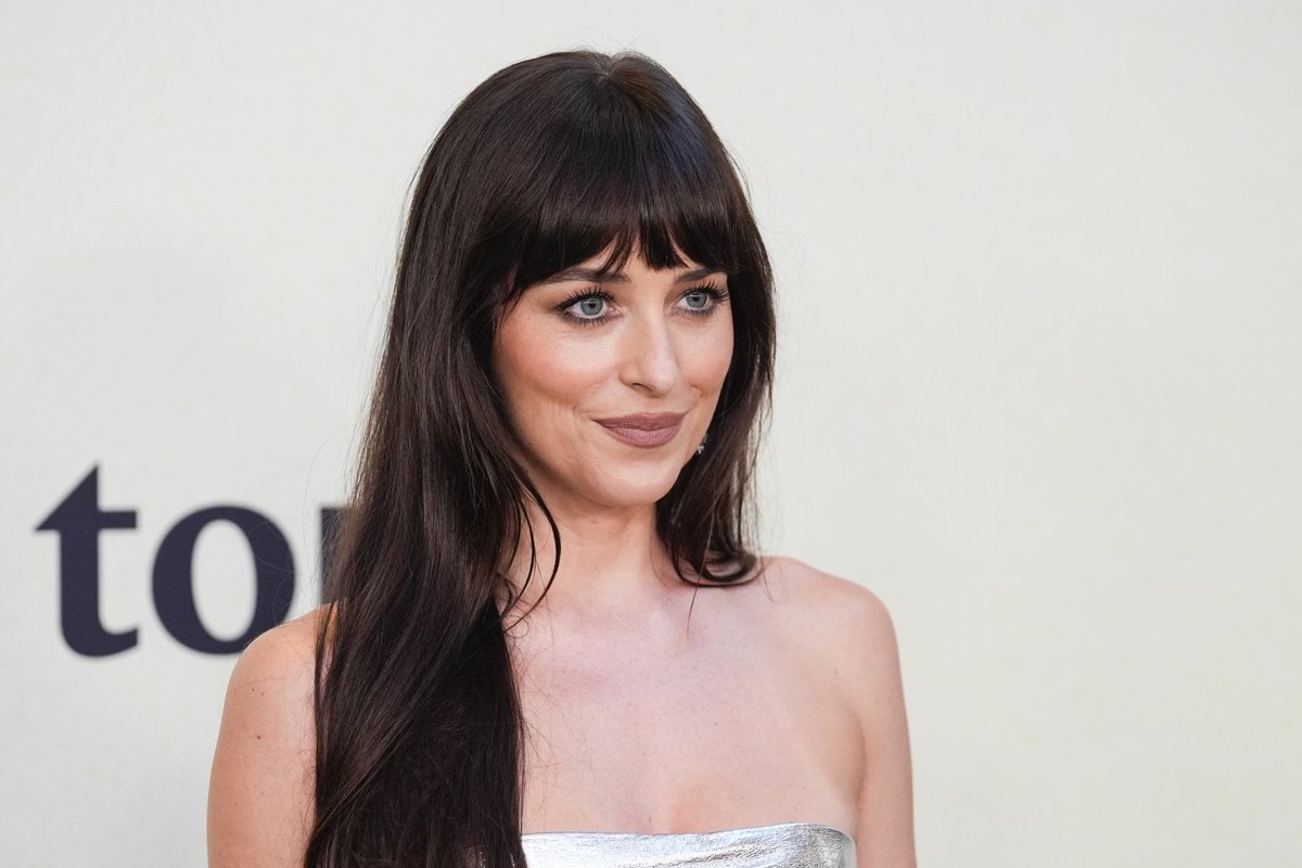 KLÕPS | Uus silmarõõm? Coldplay ninamehega suhte lõpetanud näitleja Dakota Johnson naudib uue muusiku seltskonda