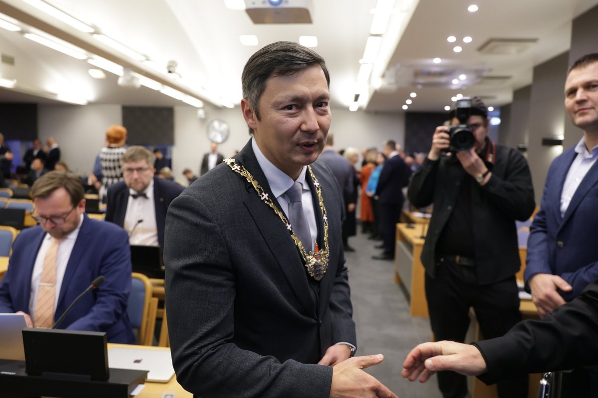 Uus Tallinna volikogu kogunes esimeseks istungiks, esimeheks valiti Kõlvart