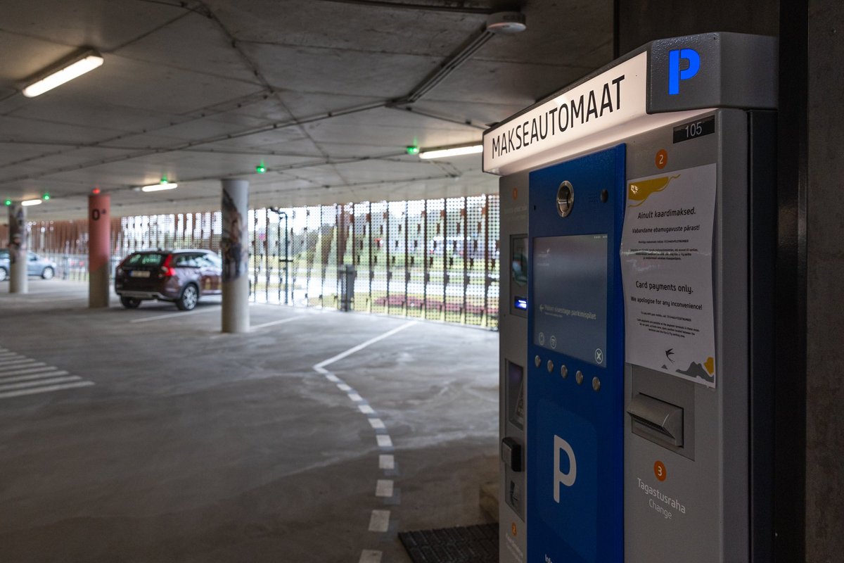 Lennujaamast üle miljoni sularaha omastamise kohtuasi takerdus kohtuniku eraelu taha