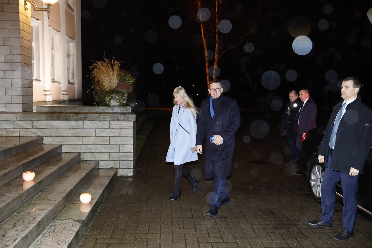 FOTOD | Ministrid saabusid presidendi juurde jõulueelsele õhtusöögile