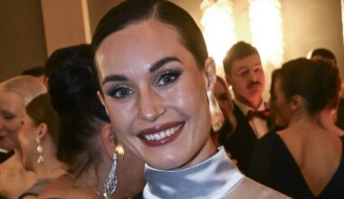 VÕRDLE | Soome esileedi ja Sanna Marin nägid presidendiballil äravahetamiseni sarnased välja