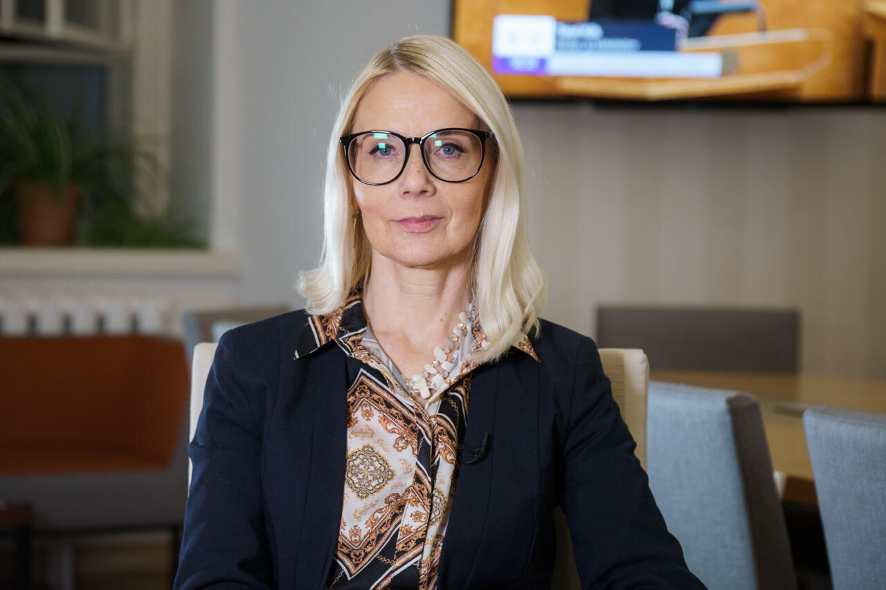 Helle-Moonika Helme: valitsus paneb õpetamise asemele koolidele peale ideoloogilise koormuse