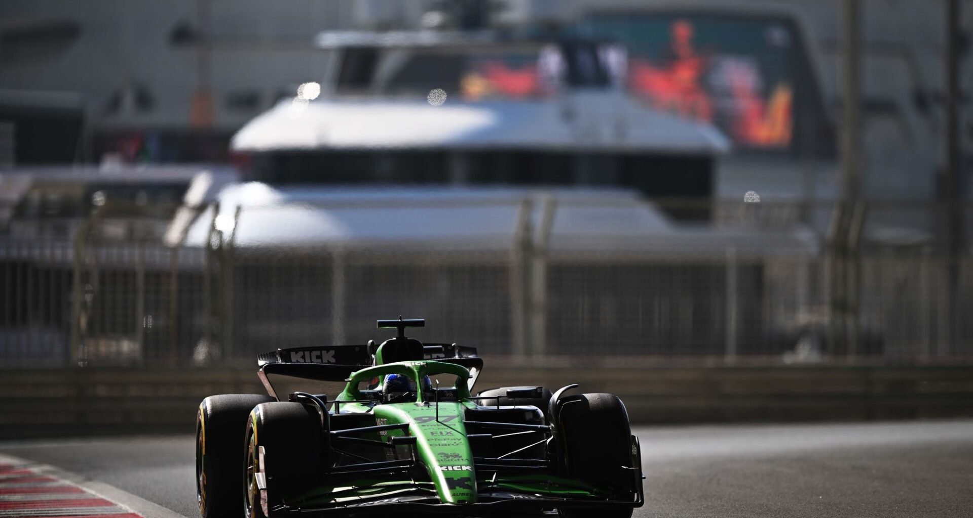 Paul Aron osales Abu Dhabi testisõidul Sauberi roolis - Eesti Autospordi Liit