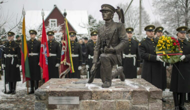 Leedu mõistis vangi kolm vabadusvõitleja mälestust rüvetanud Tallinna venelast