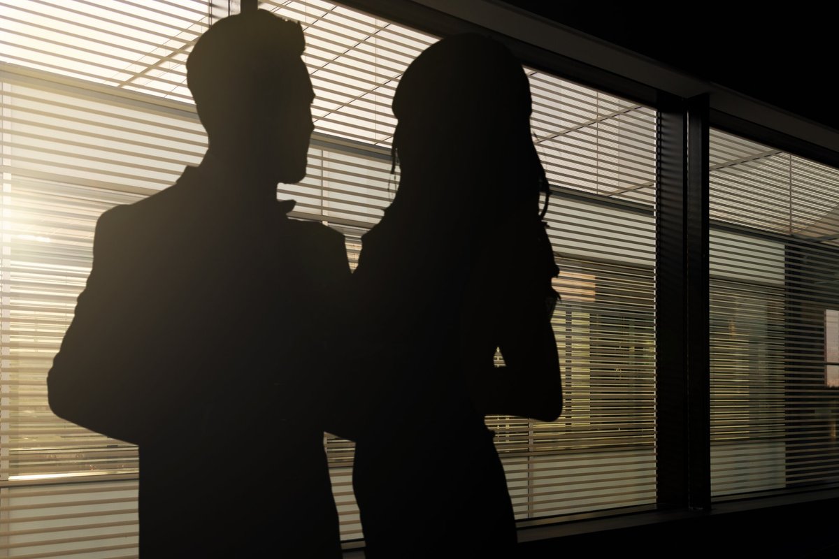 „Täna unustame abikaasad!“ Eestlaste rajud kontoripeod: kui suudelnud olen päris paljude kolleegidega, siis voodit jaganud kolmega