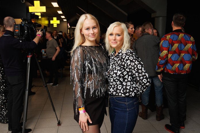 Lisett ja Ly eilsel Sven Lõhmuse järelpeol