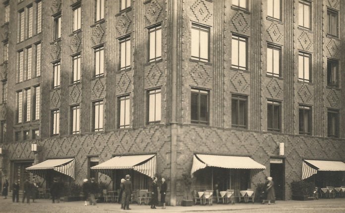 VABADUSE PLATSI ÄÄRES: Kohvik Corso oli kolmekümnendatel menukas koht.