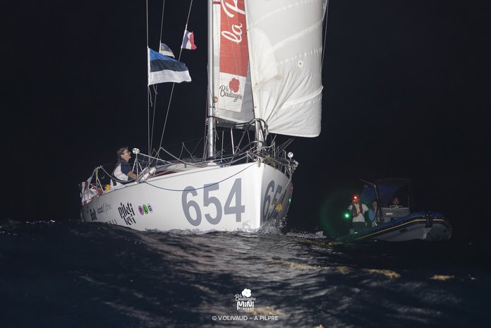 Anna-Liisa Talts öisel merel finiši poole tuhisemas.