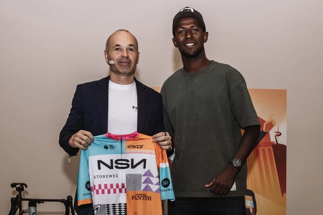 Hispaania jalgpallilegend sukeldus rattamaailma, et kurikuulus tiim Iisraeli päitsetest päästa