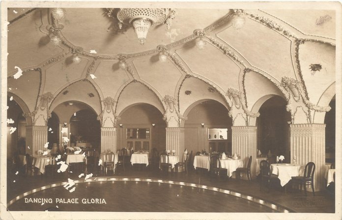 VIHUTI TANTSIDA: Dancing-Palace Gloria tantsusaal.