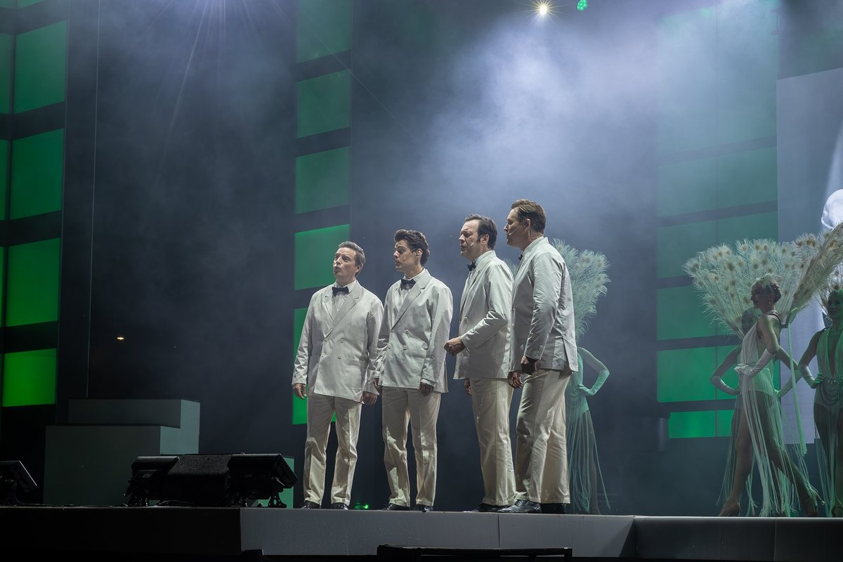 TELETOP | „15 aastalõpu küsimust“ naelutas vaatajad telerite ette, lavastus „Rohelised niidud“ tegi samuti võimsa tulemuse