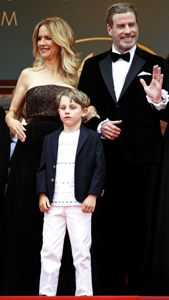 Varalahkunud Kelly Preston (vasakul) ja John Travolta oma noorima poja Beniga.