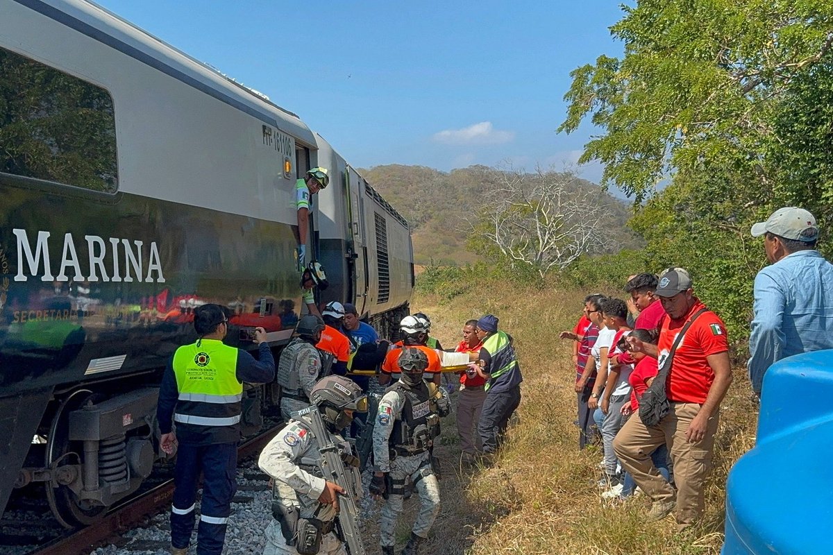 Mehhiko rongiõnnetuses sai surma vähemalt 13 ja vigastada 98 inimest