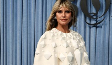 KLÕPS | Modell Heidi Klum heitis päevitamise tarvis bikiinide ülaosa sootuks seljast