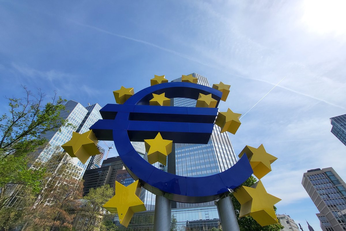 Euroopa Keskpank jättis intressimäärad samaks ja tõstis majanduskasvu prognoosi