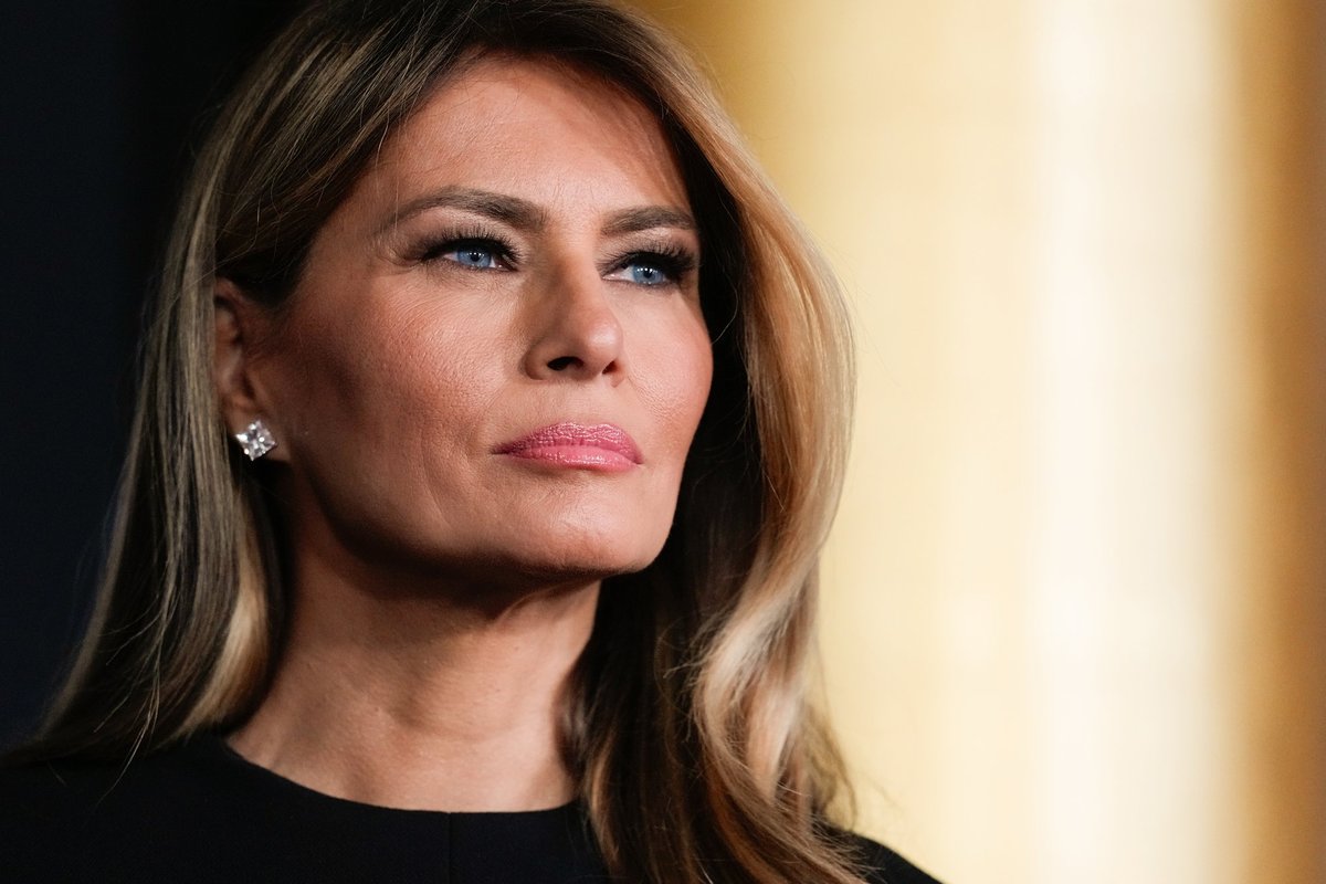 Melania Trump tekitas käekotireklaamiga internetis pahameelt. USA esileedit kritiseeritakse halastamatult