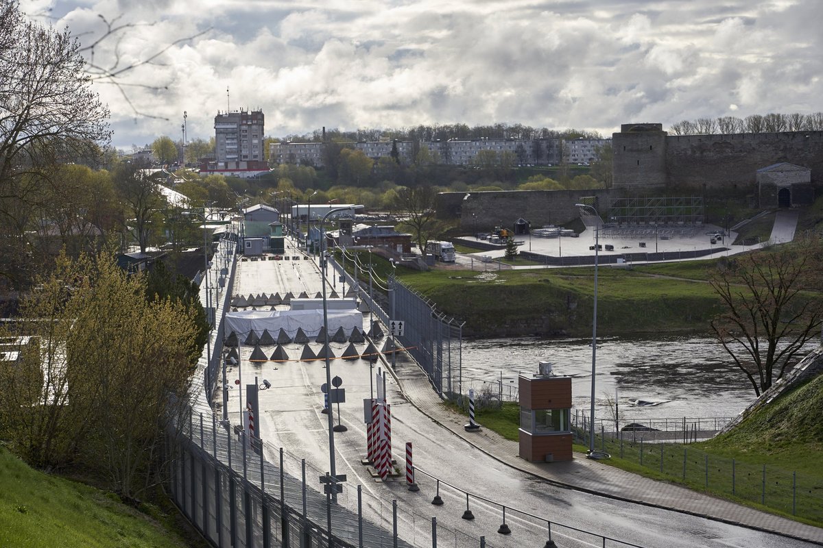 Pühad on piirivalvele töised. Eile liikus Narva piiripunkti kaudu Venemaale ligikaudu 900 inimest