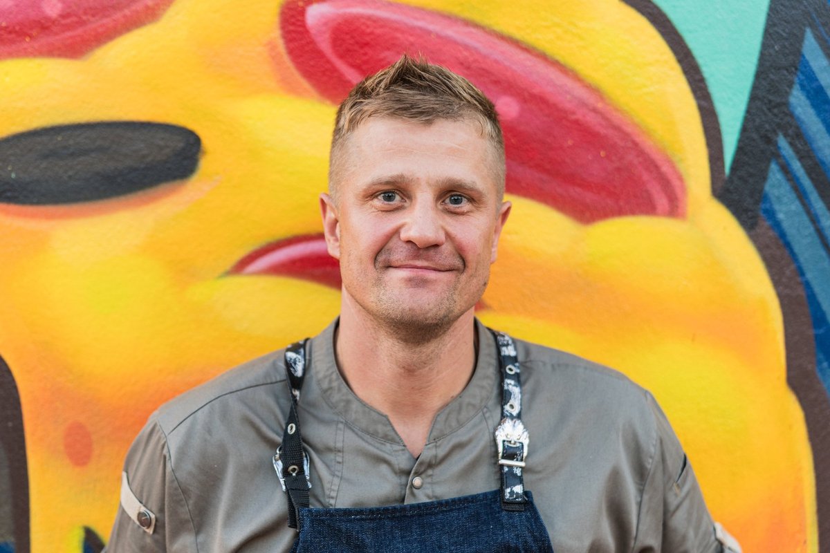 Joel Ostrati sõnumivahetus kokaiinidiileriga jättis ruumi mitmesugusteks tõlgendusteks. Telekokk pääses aga igasugusest selgitamisest