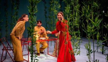 „Sügissonaat“ Rakvere teatris: tegelaste tunded jõuavad lavalt vaatajani nii võimsalt, et hakkab valus