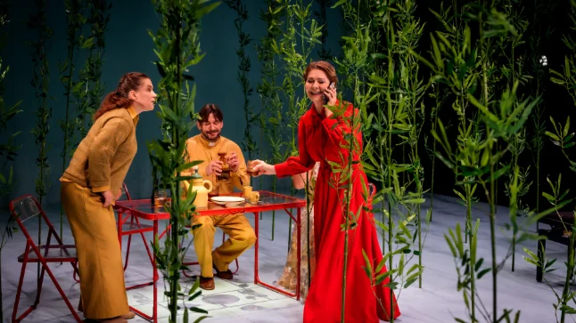 „Sügissonaat“ Rakvere teatris: tegelaste tunded jõuavad lavalt vaatajani nii võimsalt, et hakkab valus