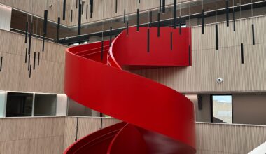 Tervikumi interjööris kasutatud ribipaneelide tootmise raskeim osa oli sobiva oksavaba kasepuidu leidmine – Ehitusleht