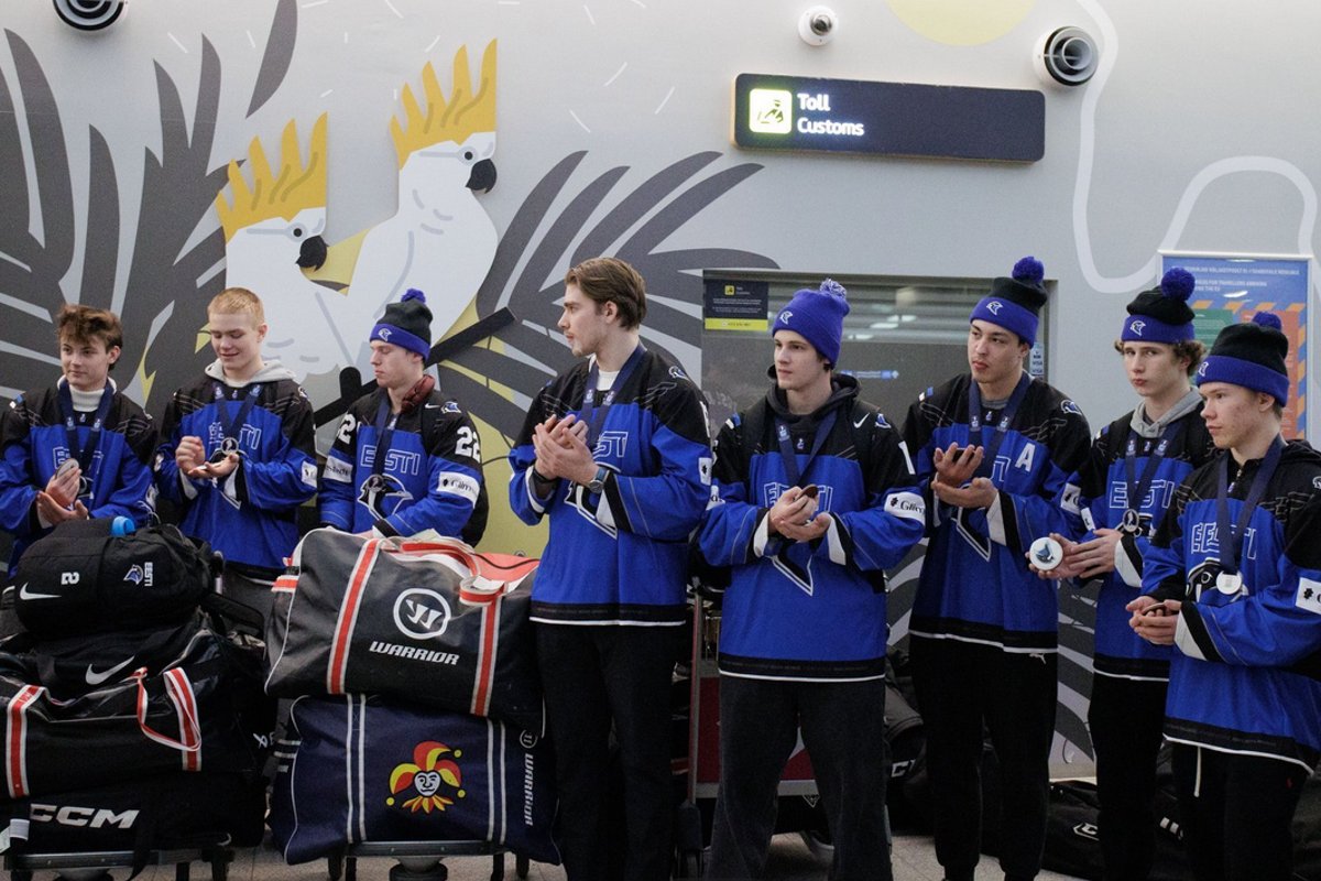 VIDEO JA FOTOD | Hõbedane Eesti U20 hokimeeskond võeti pidulikult vastu. „Võitu tähistasime limonaadiga“