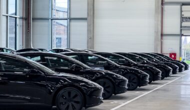 Tesla langetas märgatavalt oma uute sõidukite müügiprognoosi