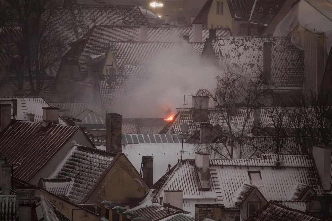 Tallinna vanalinnas Pikal tänaval põleb restoran. Peakokk: loodame parimat