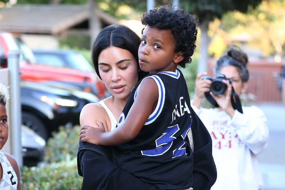 Kim Kardashian kinkis igale lapsele jõuluks kutsika