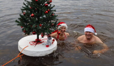 Galerii: talisuplejad suplesid jõulude puhul meres