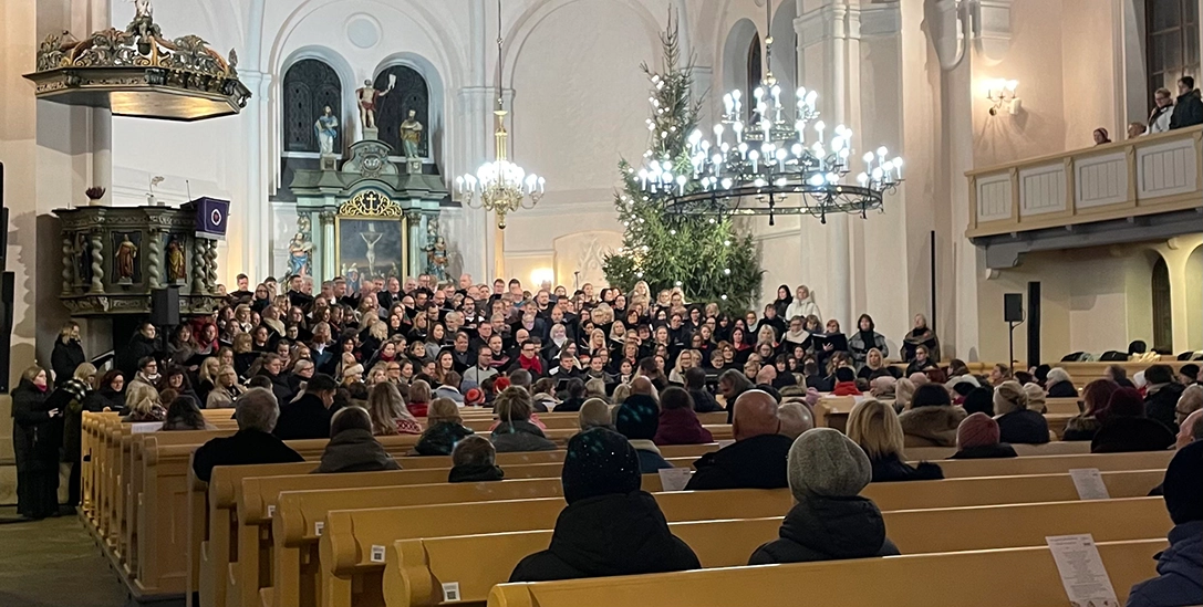 Eesti Segakooride Liidu advendikontsert tõi Rapla kirikusse 250 lauljat