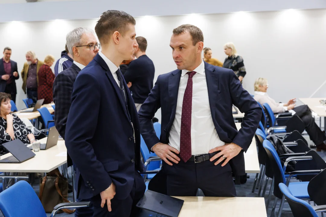 Tartus ikka Kris Kärneriks: isamaalastest linnavolinike kanakitkumine jätkub - Õhtuleht