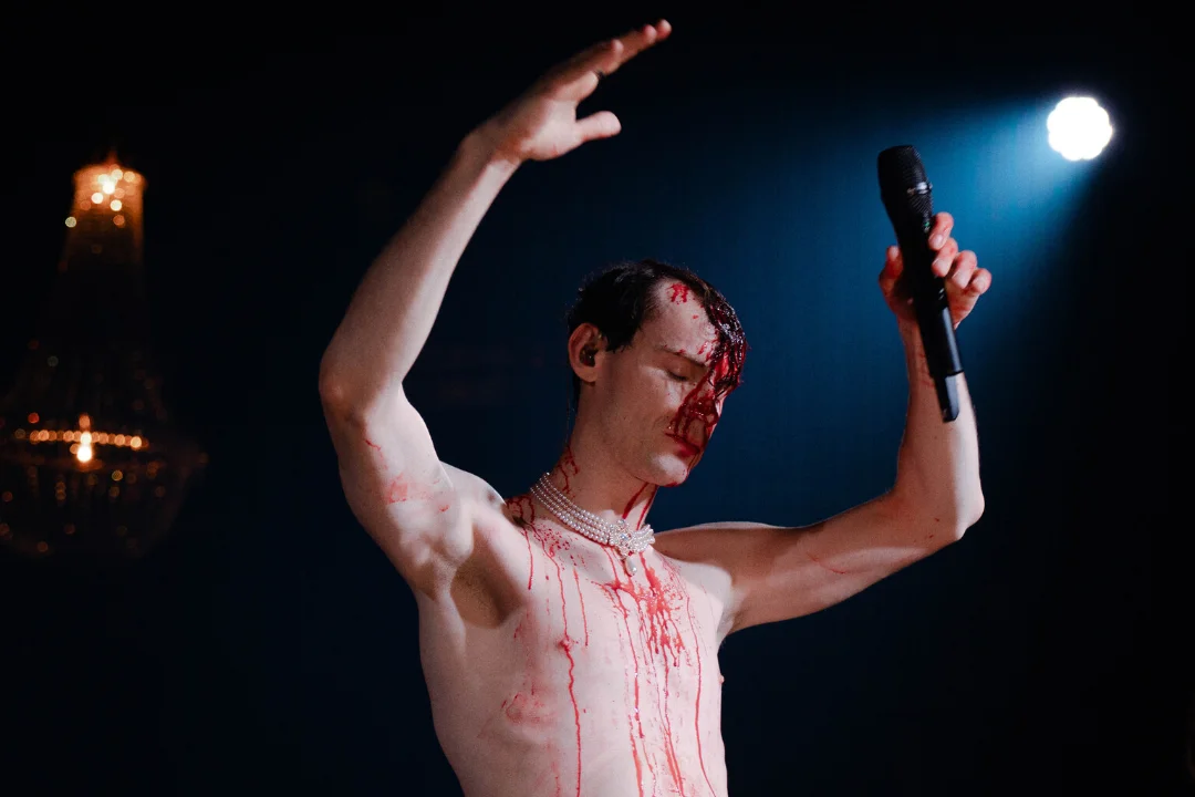 „Sai naerda, nutta ja valati ka verd!“ Florian Wahli pöörane jõulukontsert tõi kokku täismaja