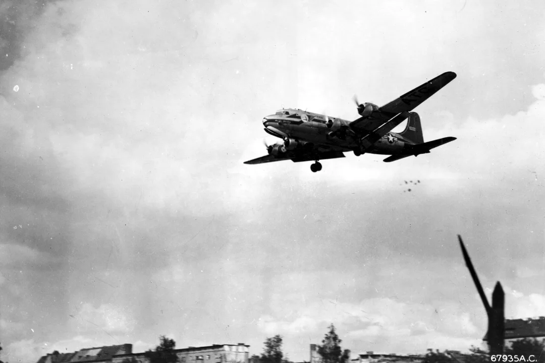 rosinapommitajad ei heitnud Berliini peale pomme, vaid maiustusi