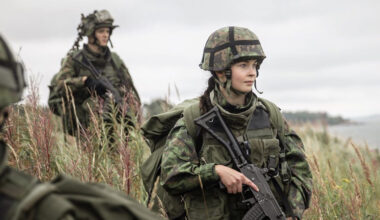 Soomes ahistas meesajateenija kasarmus seksuaalselt naisi, sai karistada