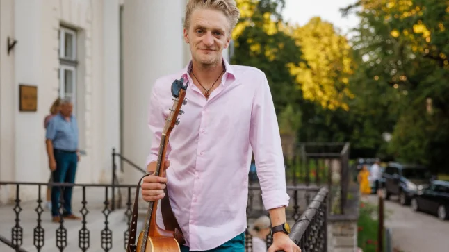 klaver ajab mul pea kohe ringi käima, kui näen neid musti ja valgeid klahve