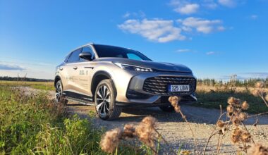 Auto|Piloot. MG HS – Volkswagen Tiguan à la Hiina