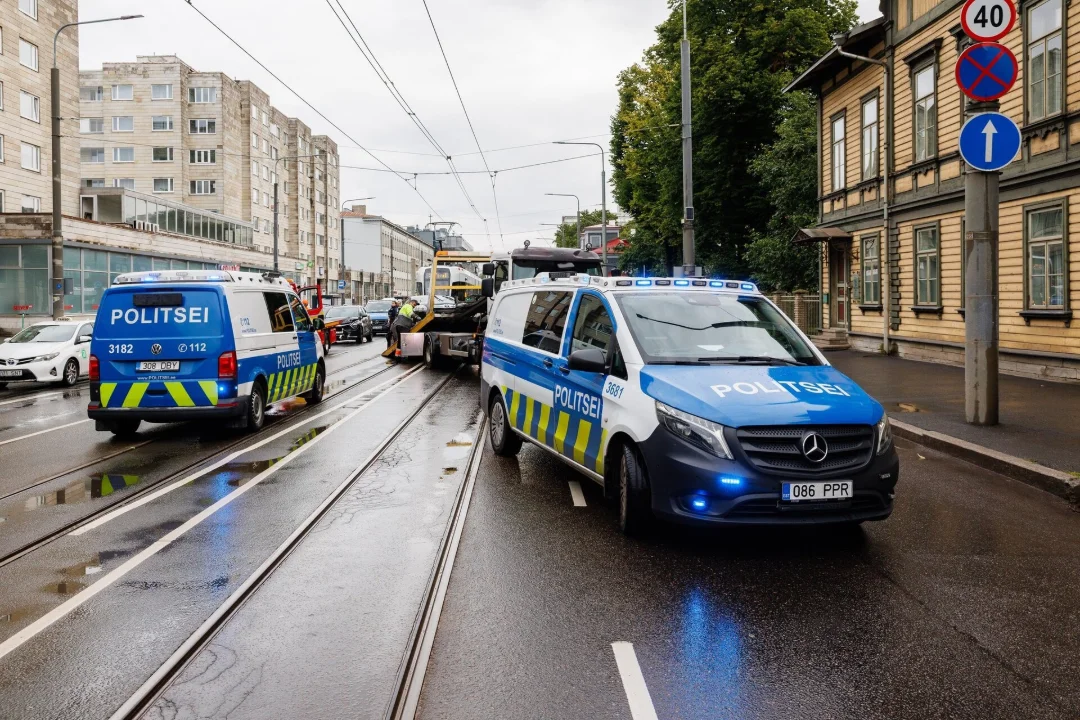 Toyota juht sõitis Tallinnas jalakäijale otsa ja põgenes sündmuskohalt