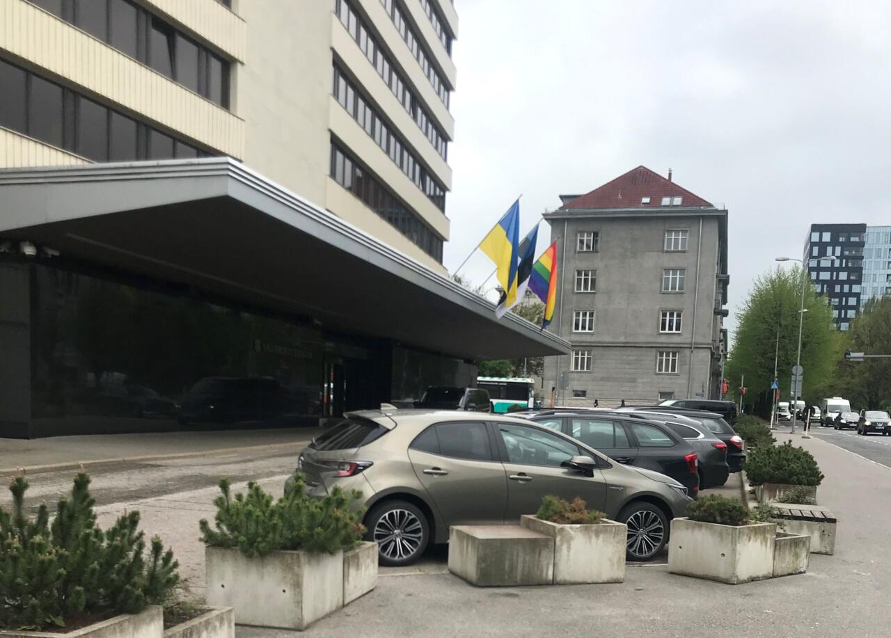 Eestil on kaks välispoliitikat, Kadrioru ja Islandi väljaku oma. Või siis pole seda üldse