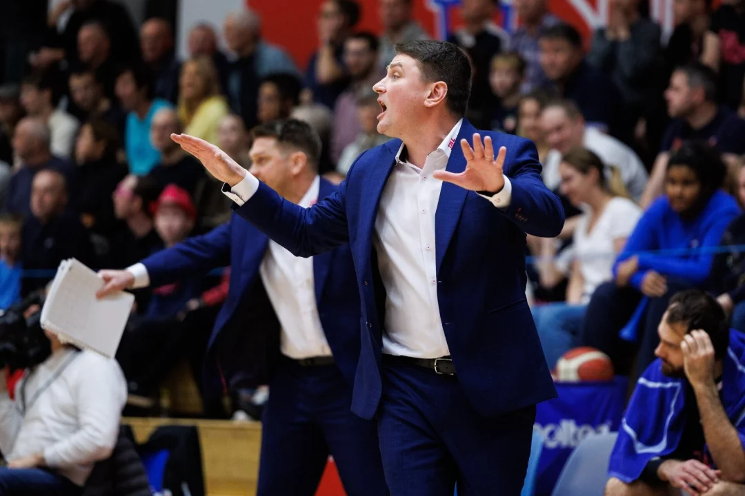 võib-olla peame kellegi juurde tooma, muidu annab Taavi otsad