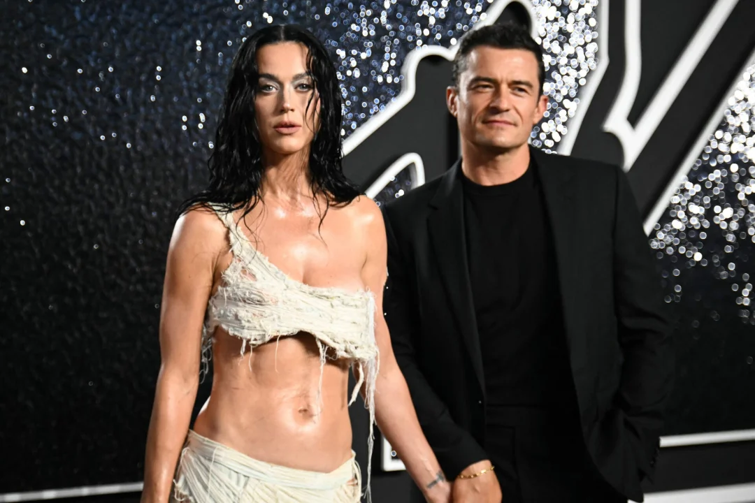 Katy Perry õrnutses Trudeauga restoranis, kus ta oli mullu eksmehega mornilt klaasi tõstnud