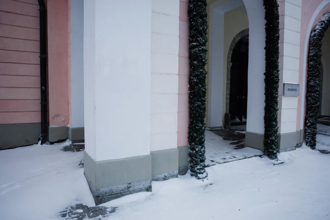 riigikogu hoonele kritseldati lubamatu Z-täht