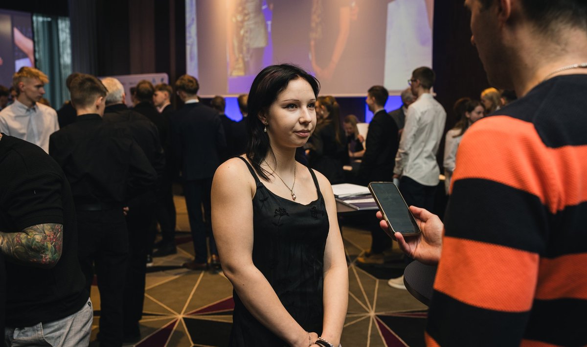 Laura Anga teisipäeval EOK tänuüritusel, kus tunnustati 2025. aastal tiitlivõistlustel poodiumile kerkinud sportlaseid. Anga võitis mullu veebruaris Gruusia Euroopa noorte olümpiafestivalil pargisõidus hõbemedali.